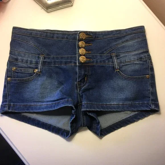 B. B. JEANS Stretch Denim Shorts - Picture 2 of 11
